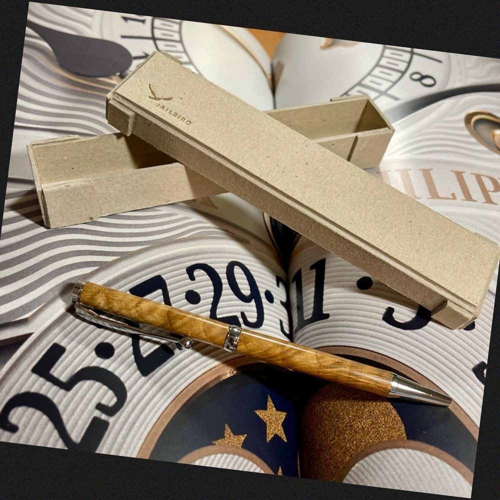 Jailbird Stylos Beech Wood Made in the Pénitentiaire de Givenich in Luxe…